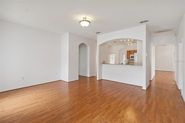 Building Photo - 325 Azincourt Ln