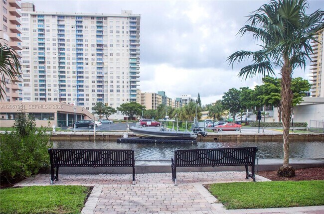 Building Photo - 17150 N Bay Rd