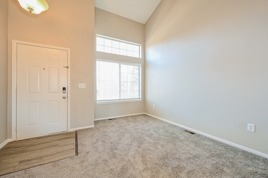 Building Photo - 9616 S Castle Ridge Cir