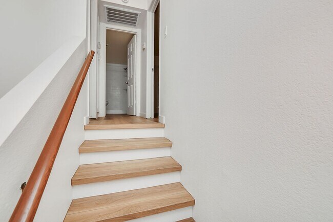 Building Photo - Beautiful Mesa Rental!