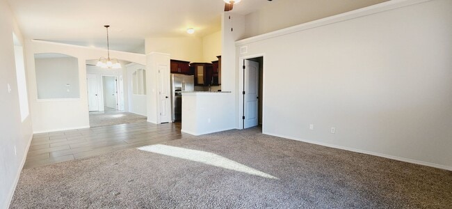 Building Photo - Stunning 4 bedroom, 2 bath home in East El Paso!