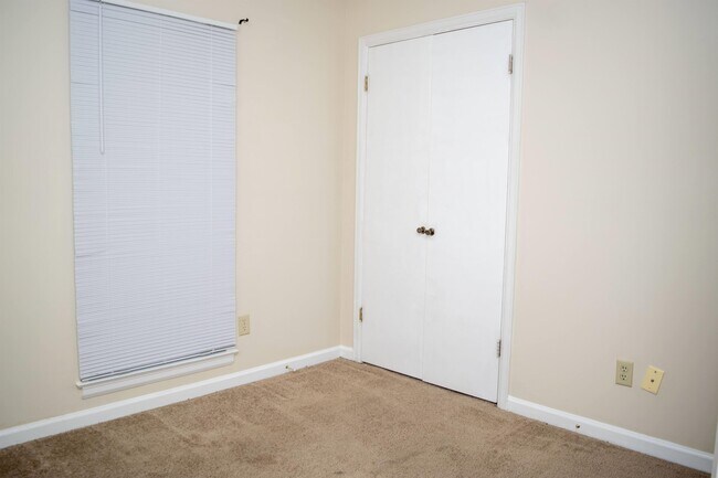 Building Photo - 1615 Woodmere Loop