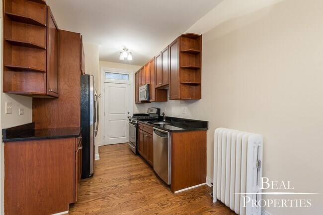 Building Photo - 744 W Addison St
