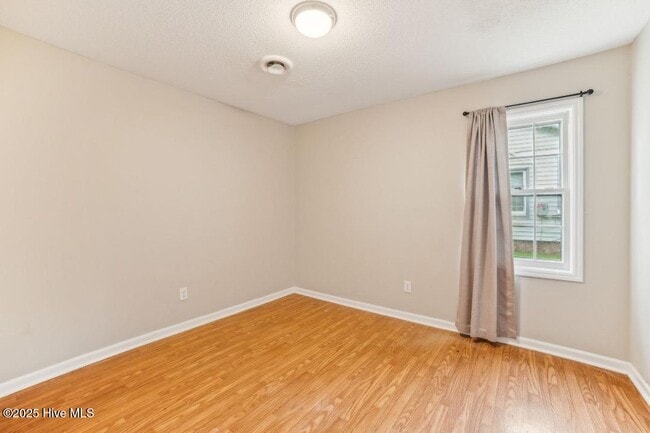Building Photo - 210 Stillwood Dr