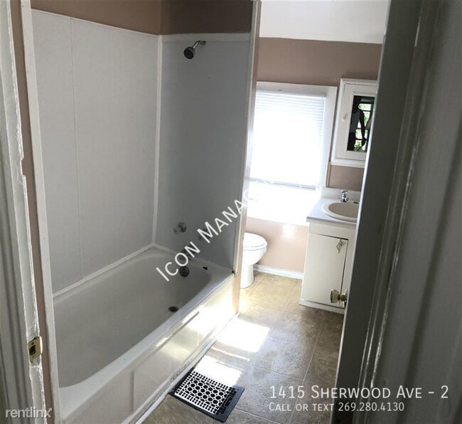 Building Photo - 1415 Sherwood Ave