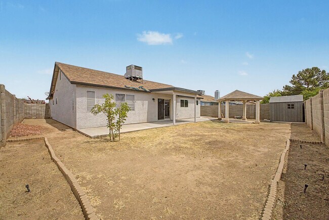 Building Photo - 9061 W Granada Rd