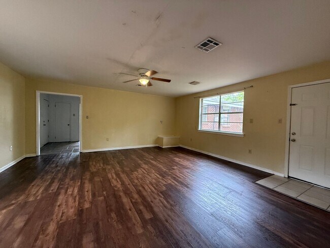 Building Photo - Room To Stretch