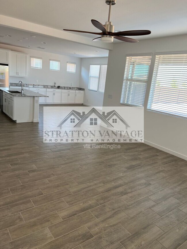 Building Photo - 5626 S 26th Ln