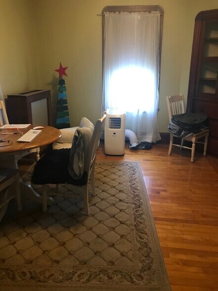 Building Photo - 31 Church St