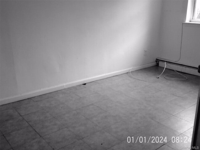 Building Photo - 745 E 83rd St