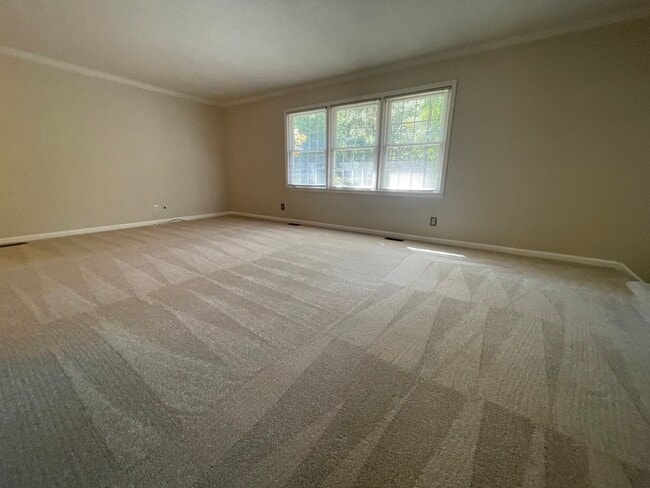 Building Photo - Chapel Hill 4 Br Home For Rent