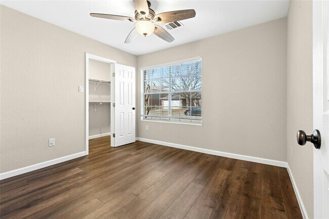 Building Photo - 1105 Hughmont Dr