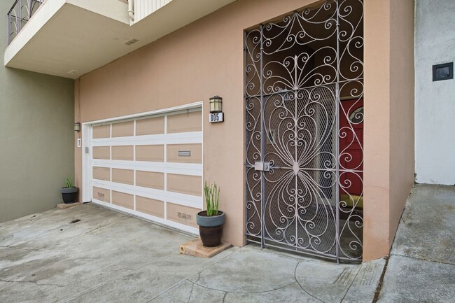 Building Photo - 805 Foerster St