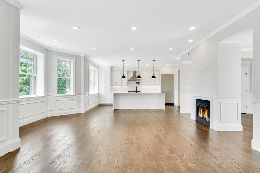 Building Photo - 128 Longwood Ave