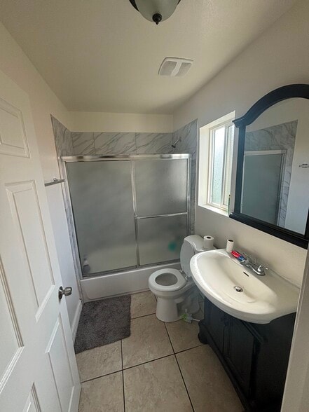 Building Photo - 413 E 109th St