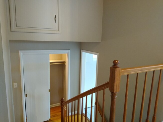 Building Photo - Stunning 4 bedroom 2 bath Virginia Village...