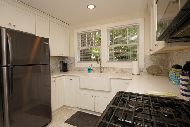 Building Photo - 37 Magnolia Ave SE