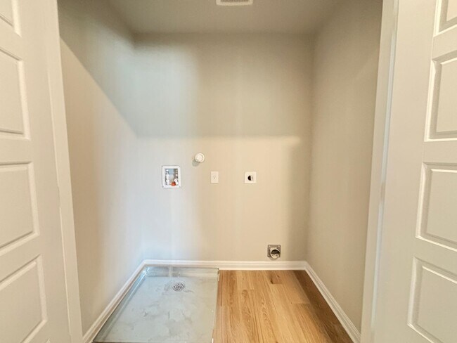 Building Photo - Brand New 3 Bd 2.5 Full Bath Townhouse Near UTSA & LaCantera