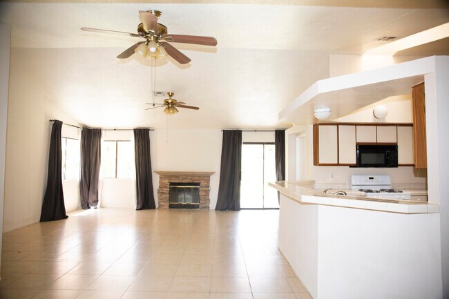 Building Photo - 68870 Tachevah Dr