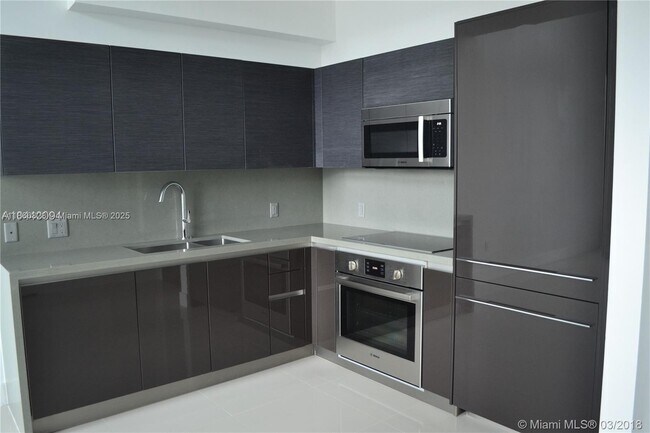 Building Photo - 1080 Brickell Ave