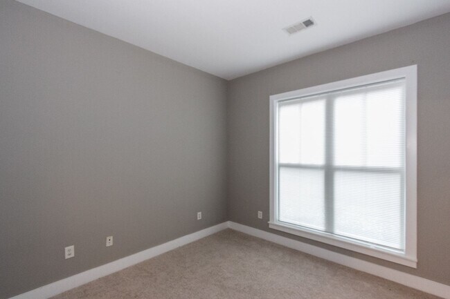 Building Photo - 1195MT