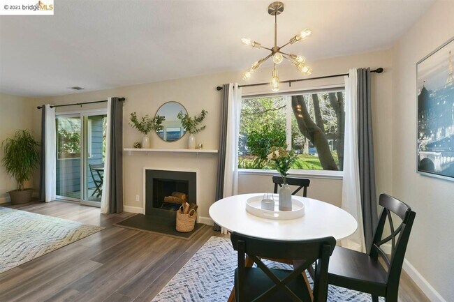Building Photo - 18 Emery Bay Dr