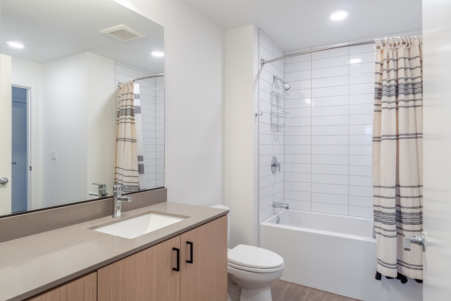 Building Photo - 17675 NE 69th Ct