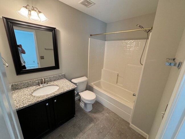 Building Photo - Stunning 3BR/2.5BA w/ Upgrades & Pool Access