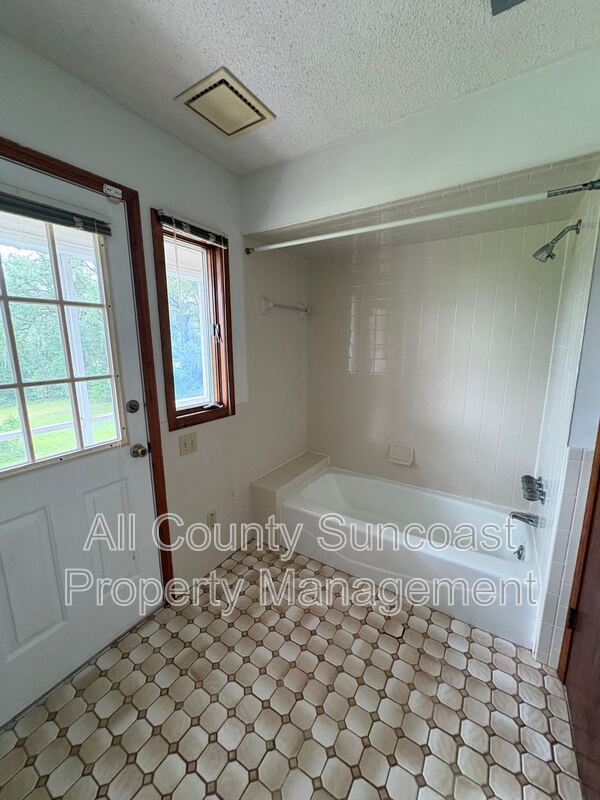 Building Photo - 2863 Government Farms Rd