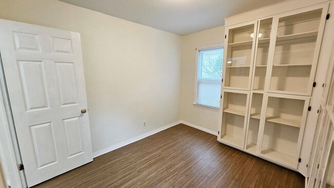 Building Photo - Charming 3/1 in Midwest City-Remodeled