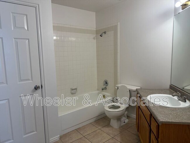 Building Photo - 1315 Brooke Ln