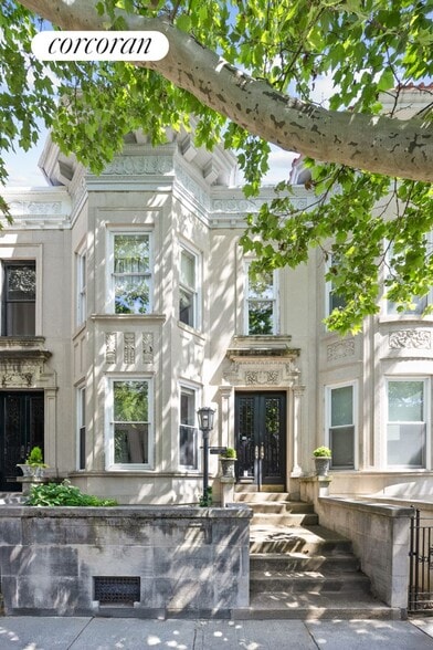Building Photo - 137 Maple St