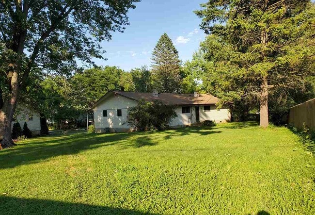 Building Photo - 2418 Adler Cir