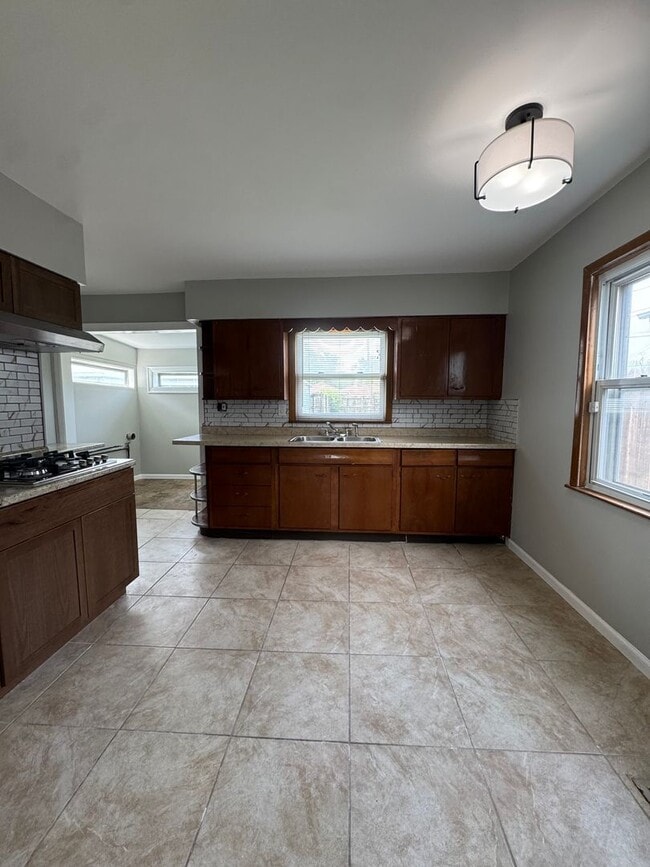 Building Photo - Two bedroom Ranch Style home in Lansing, I...