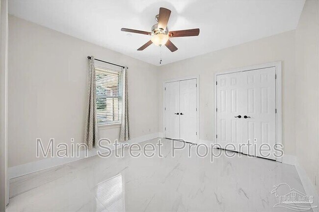 Building Photo - 4700 Bohemia Dr