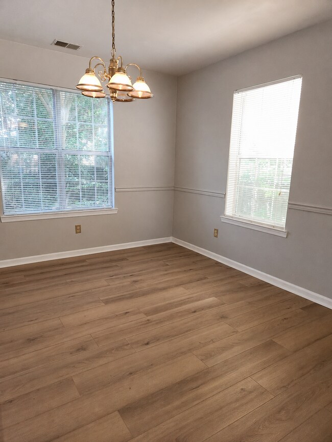 Building Photo - 8824 Hammett Ave