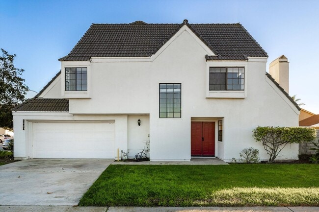 Building Photo - Large Renovated 3bed x 2.5bath Townhouse with Private Patio & 2-Car Garage