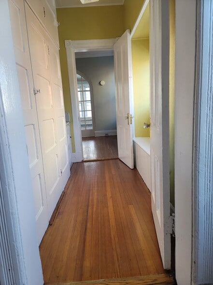 Building Photo - 158 Grand St