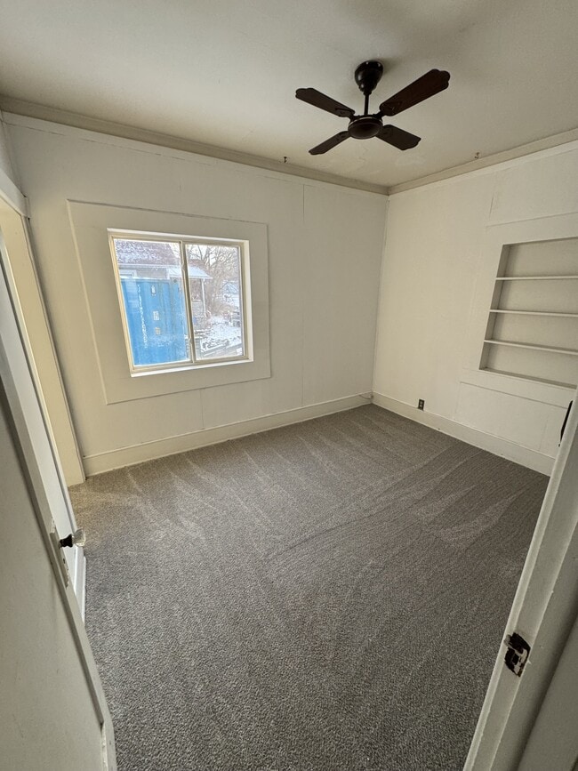 Building Photo - 1925 Sheridan Rd