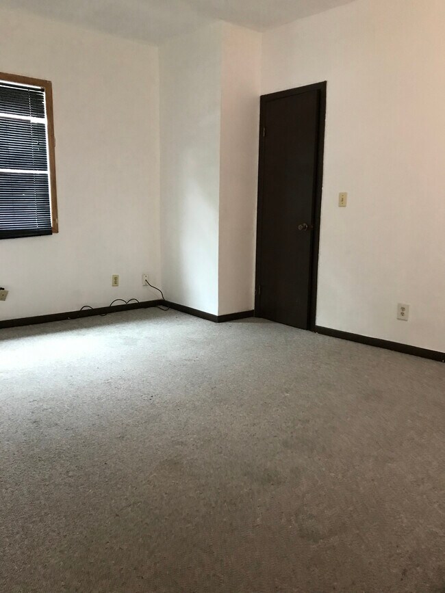 Building Photo - 1402 S 24th St