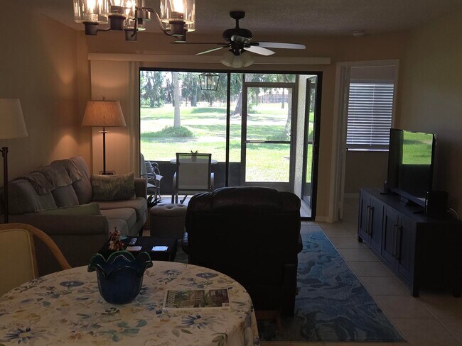 Building Photo - 1145 Country Club Dr