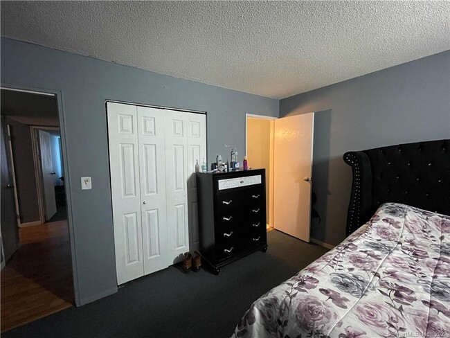 Building Photo - 10 Georgetown Dr