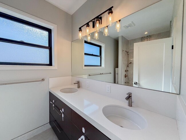 Building Photo - Newer Modern Single Family Home With Cupertino Schools