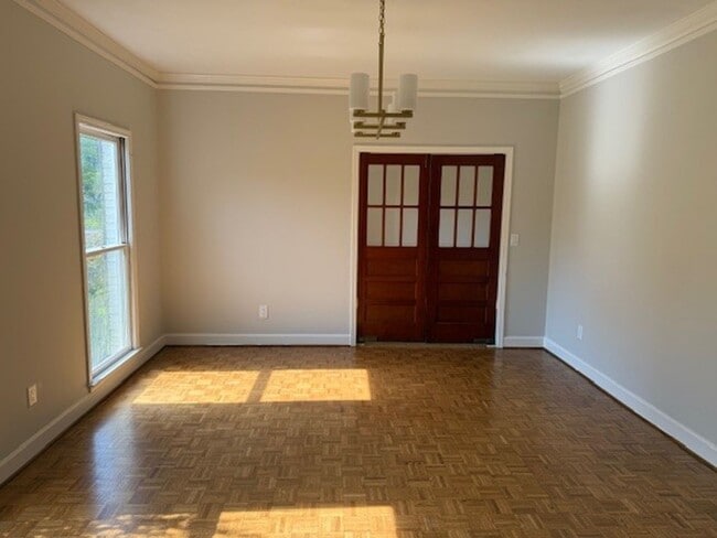 Building Photo - Beautiful 4 Bed 2.5 Bath Available Now!