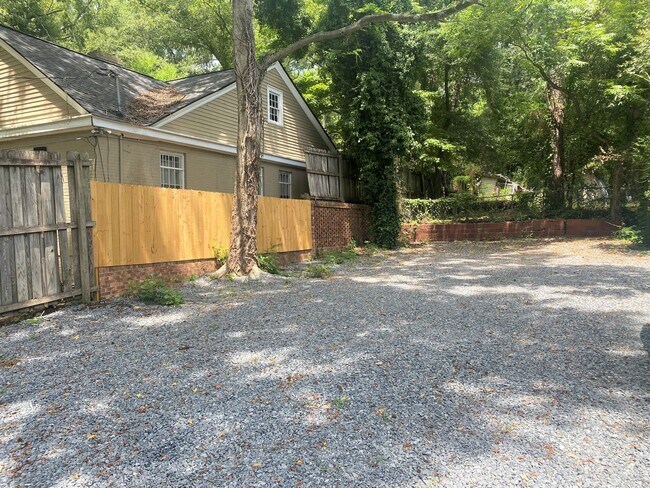 Building Photo - 1108 Boulevard