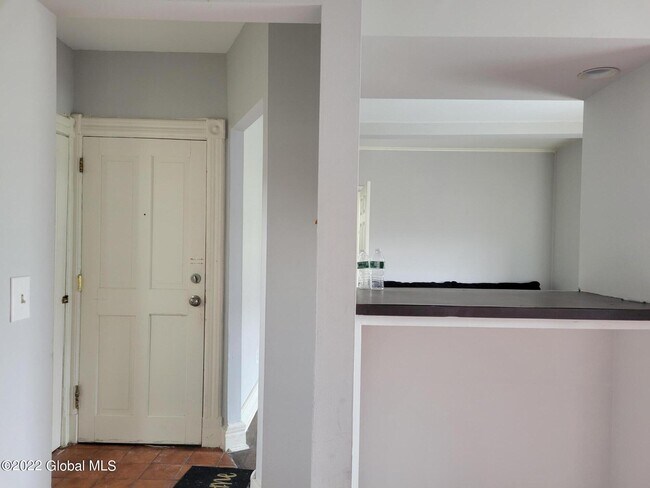 Building Photo - 72 Grand St