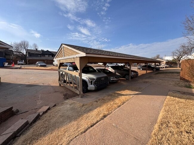 Building Photo - Fully Furnished 3 bedroom, close to everything! Flexible terms, easy application process!