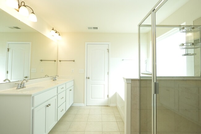 Building Photo - Modern 4BR 3.5BA w/ Updated Kitchen + Screened Porch + Wraparound Island in Bryton