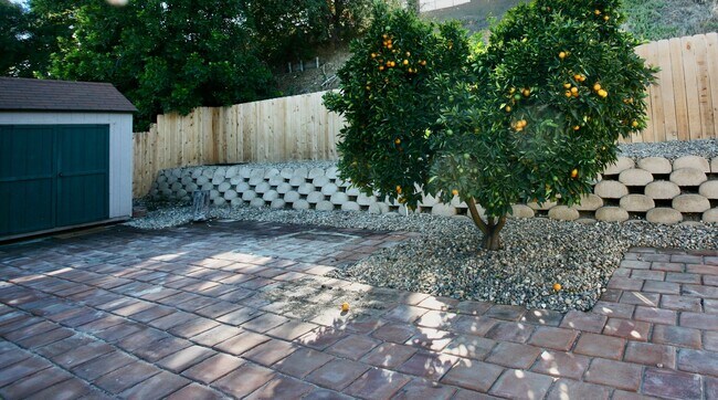 Building Photo - 3br 2ba in a Great Family Neighborhood