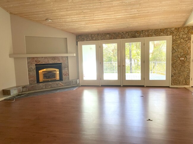 Building Photo - 3 bedroom, 2 bath home in Lake Wildwood, Penn Valley, CA 95946